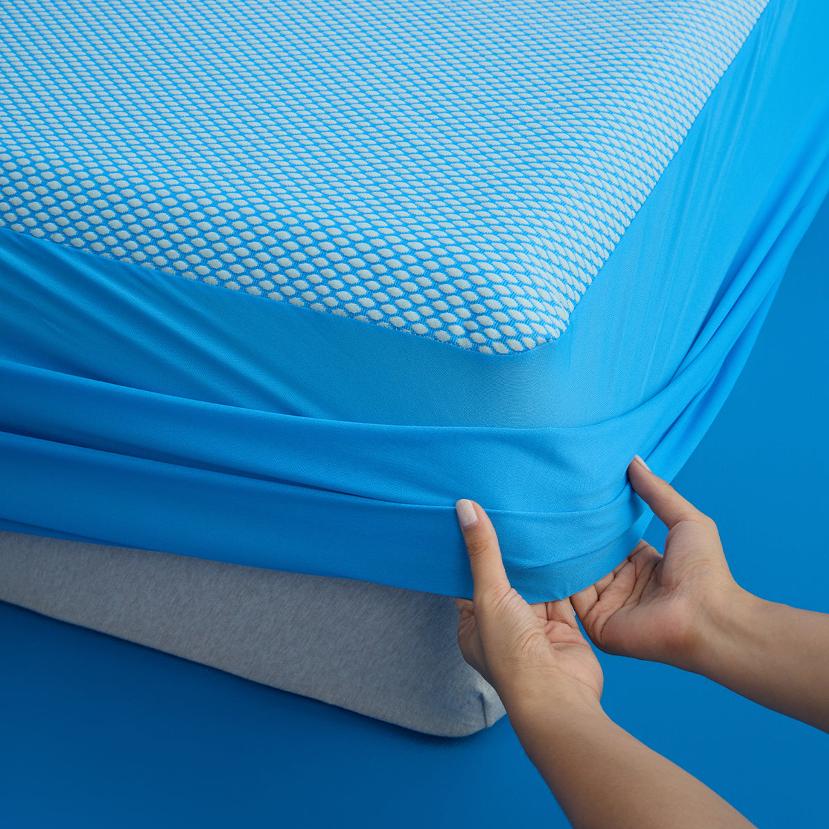 Waterproof mattress cover